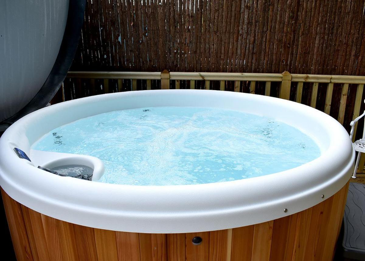 Riverview Lodges And Glamping Welshpool Extérieur photo