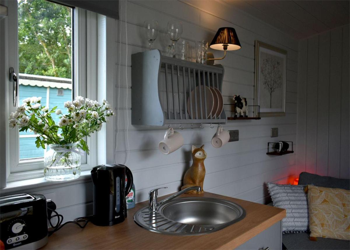 Riverview Lodges And Glamping Welshpool Extérieur photo